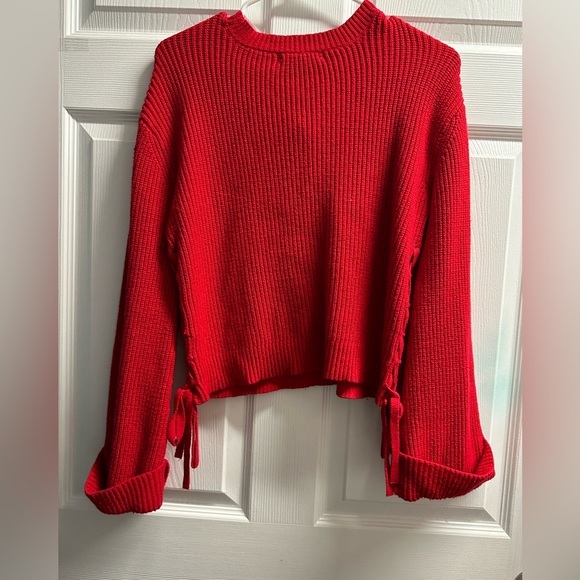 Red sweater - Picture 5 of 5